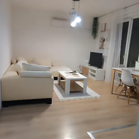 Apartman Una *