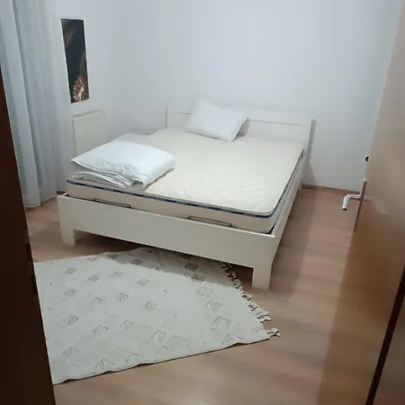 Apartman Una *